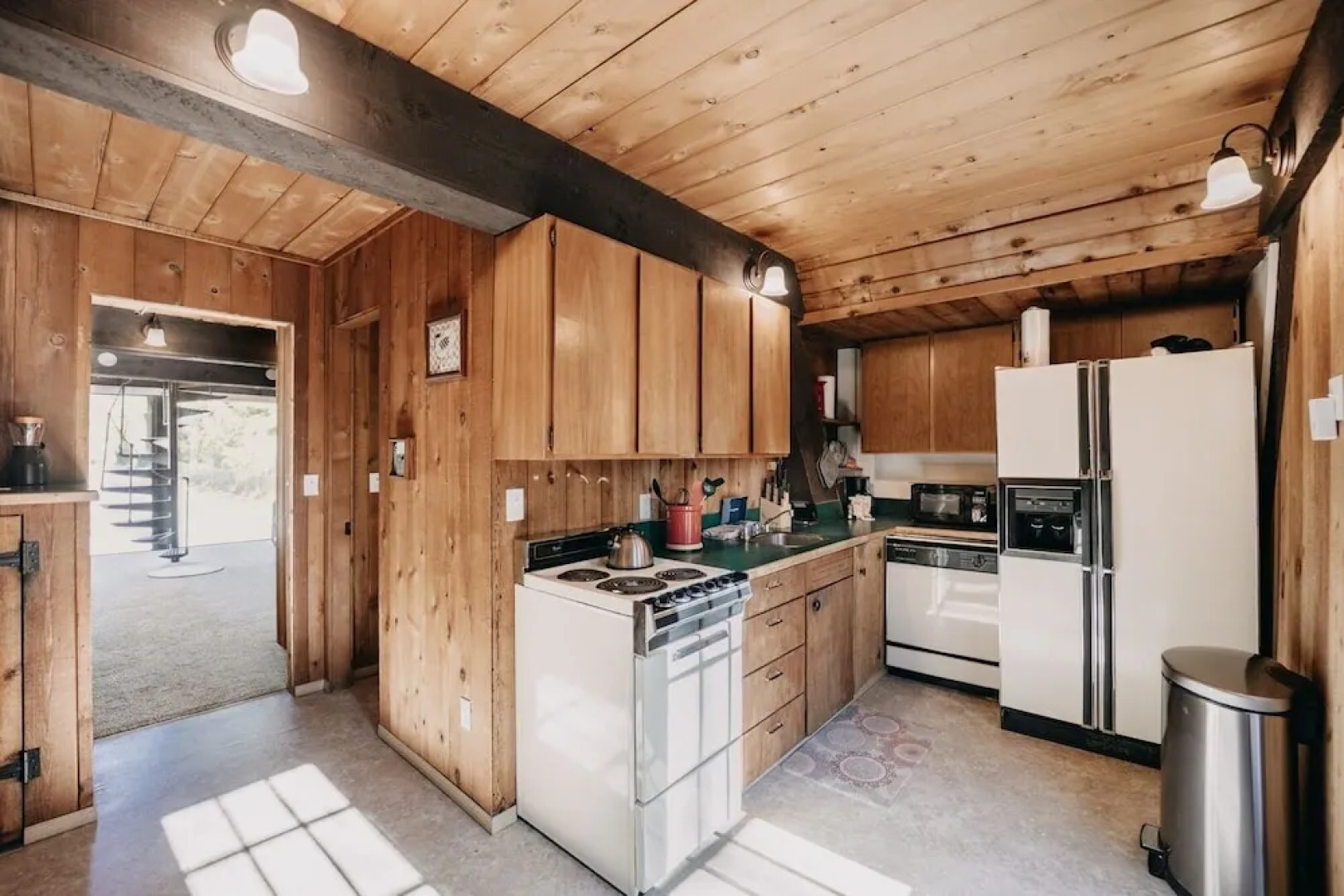 05mbh - Economical - Wifi - Pets Ok - F/p - D/w - Sleeps 2 1 Bedroom Apts by RedAwning