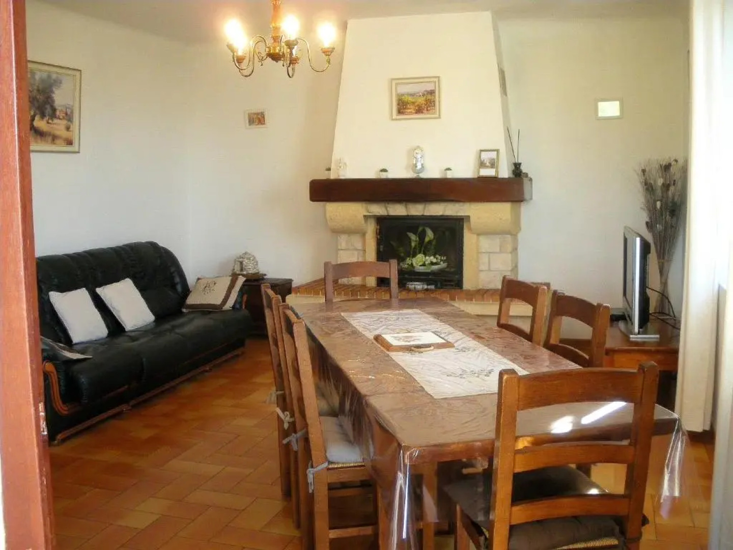 Agréable Maison de Vacances avec Piscine Privée, située en Campagne du village de Cabrières d'Avignon au cœur du Luberon, 6 personnes, LS2-2 OULIVE