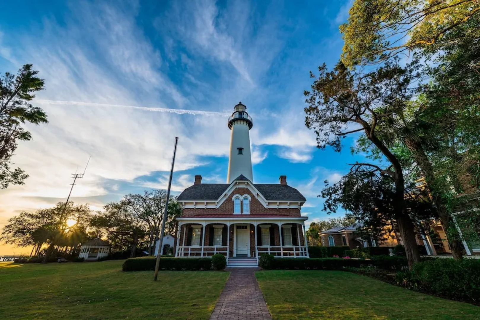 Island Retreat 2511-1 by Hodnett Cooper