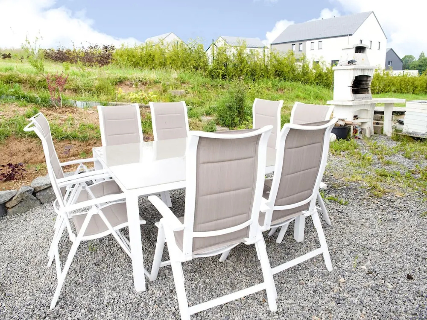 Plush Villa in Léglise near Forest