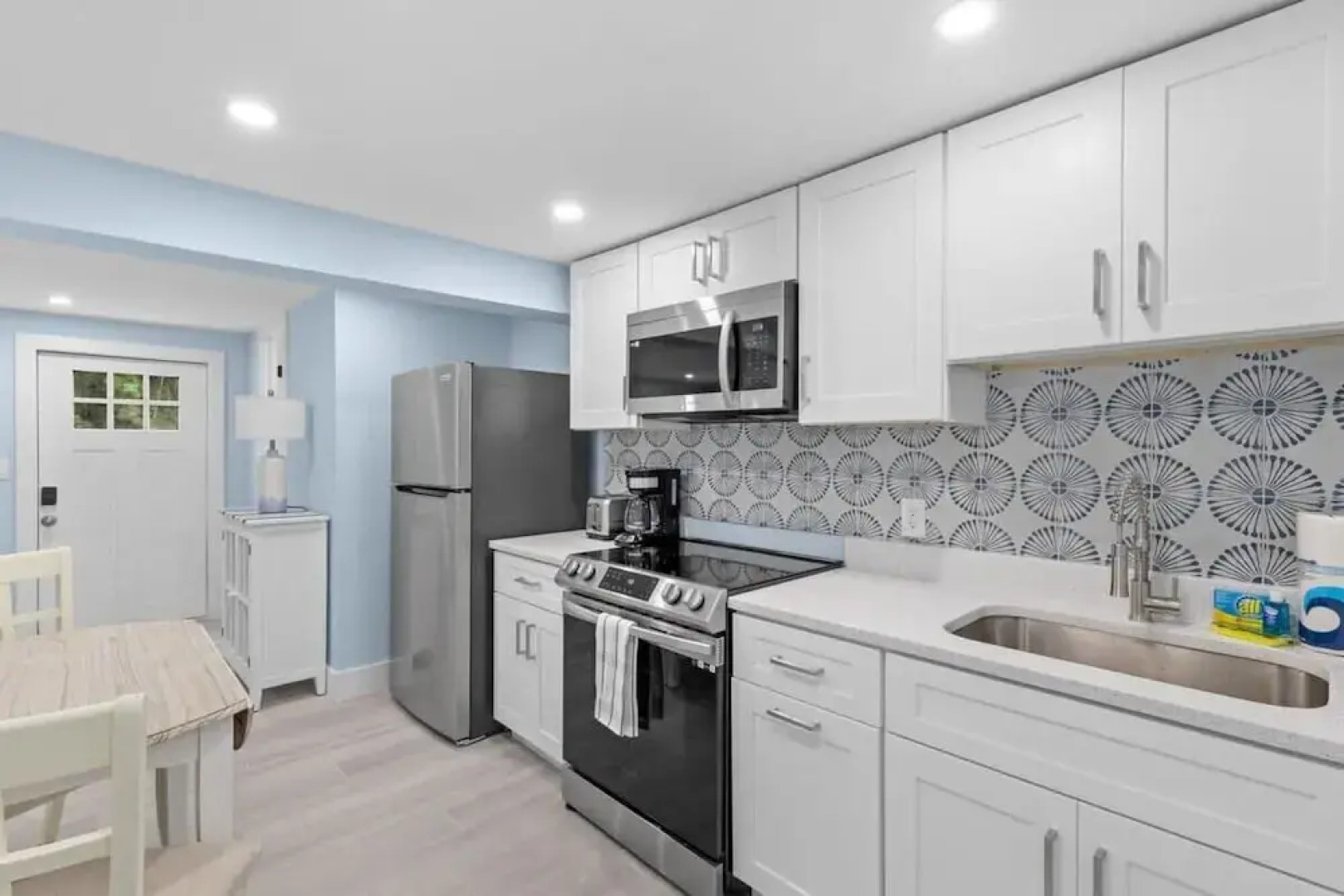 THE Palmview AND Sandpiper Inns