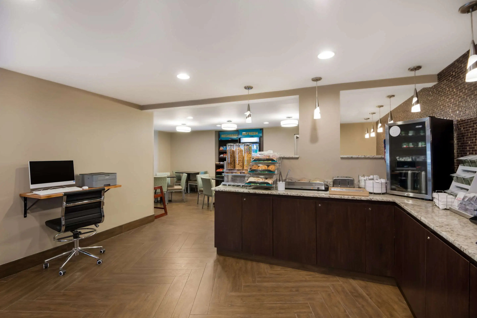 Clarion Pointe Downtown