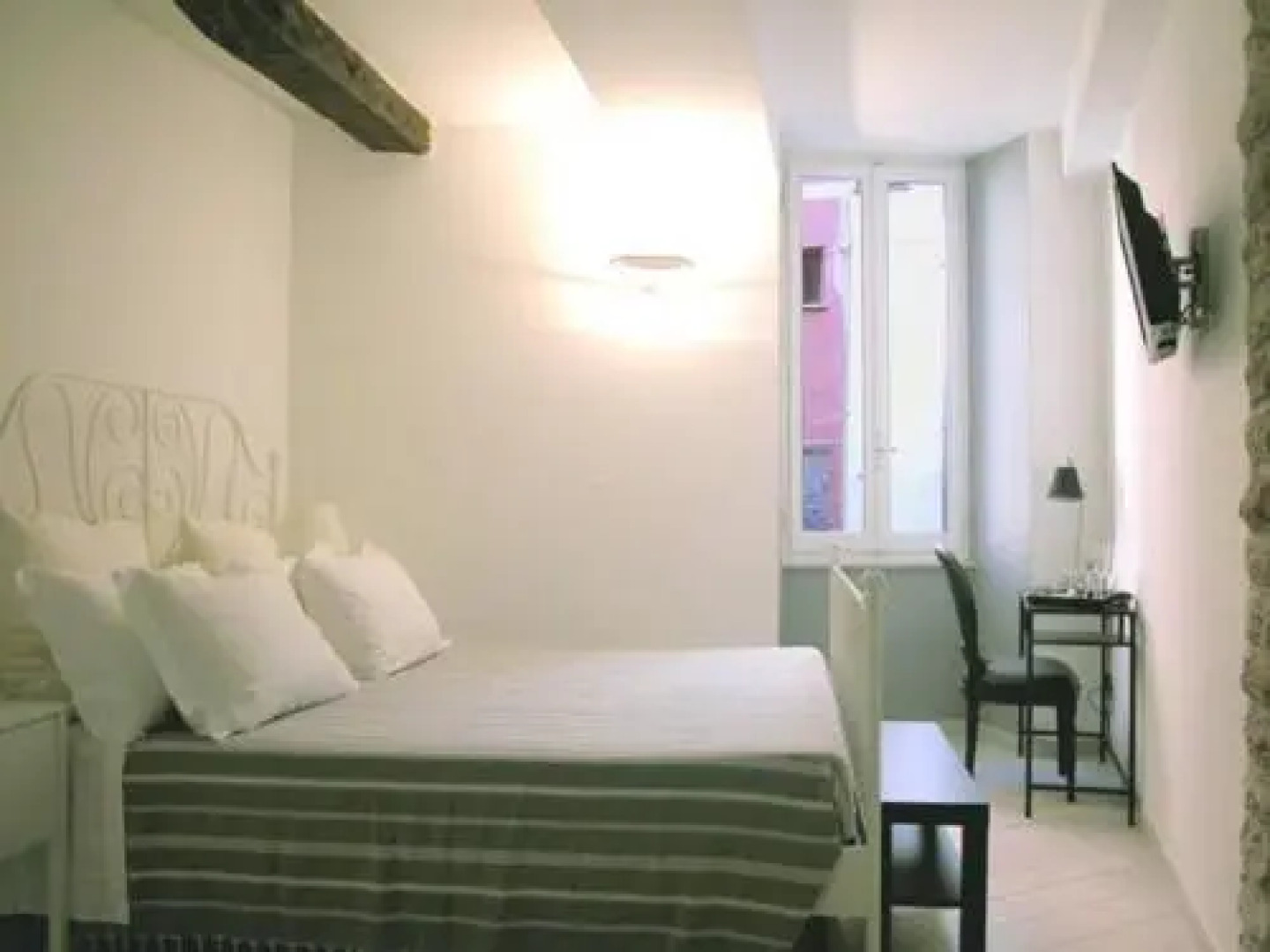 MB Sisters Glam Rooms