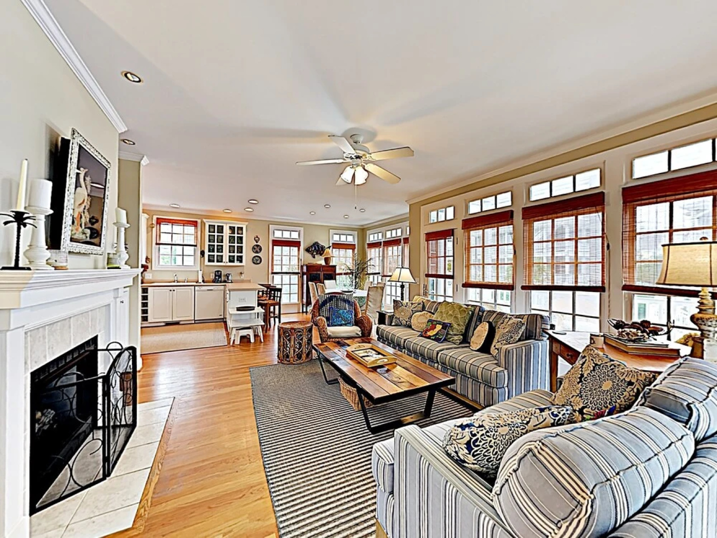 Charming & Spacious , 200 Steps From The Sand 3 Bedroom Condo