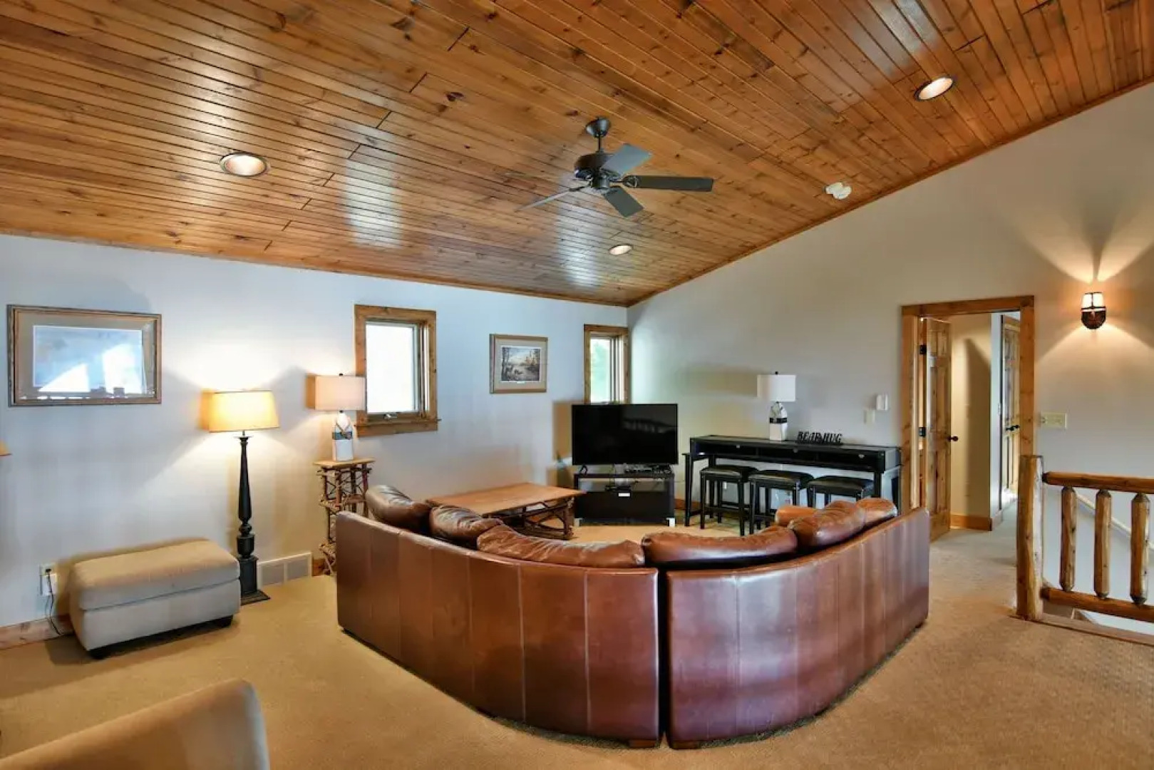 Lumberjack Lodge 5 Bedroom Home by RedAwning