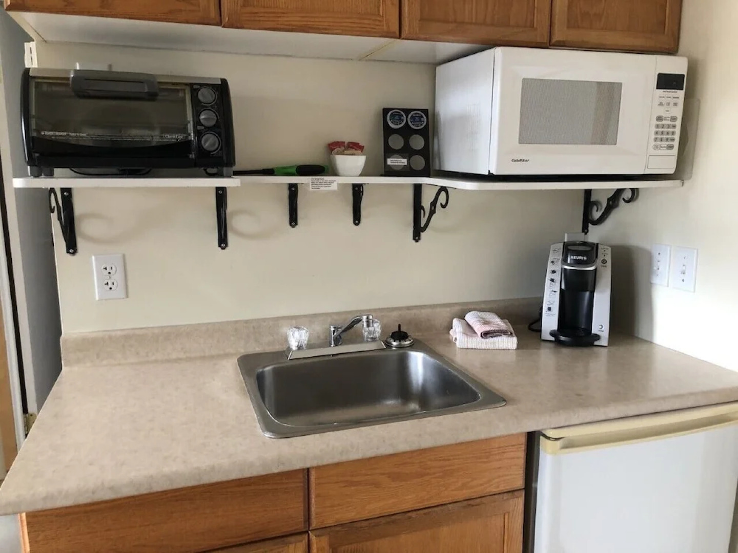 The Piccadilly Motel