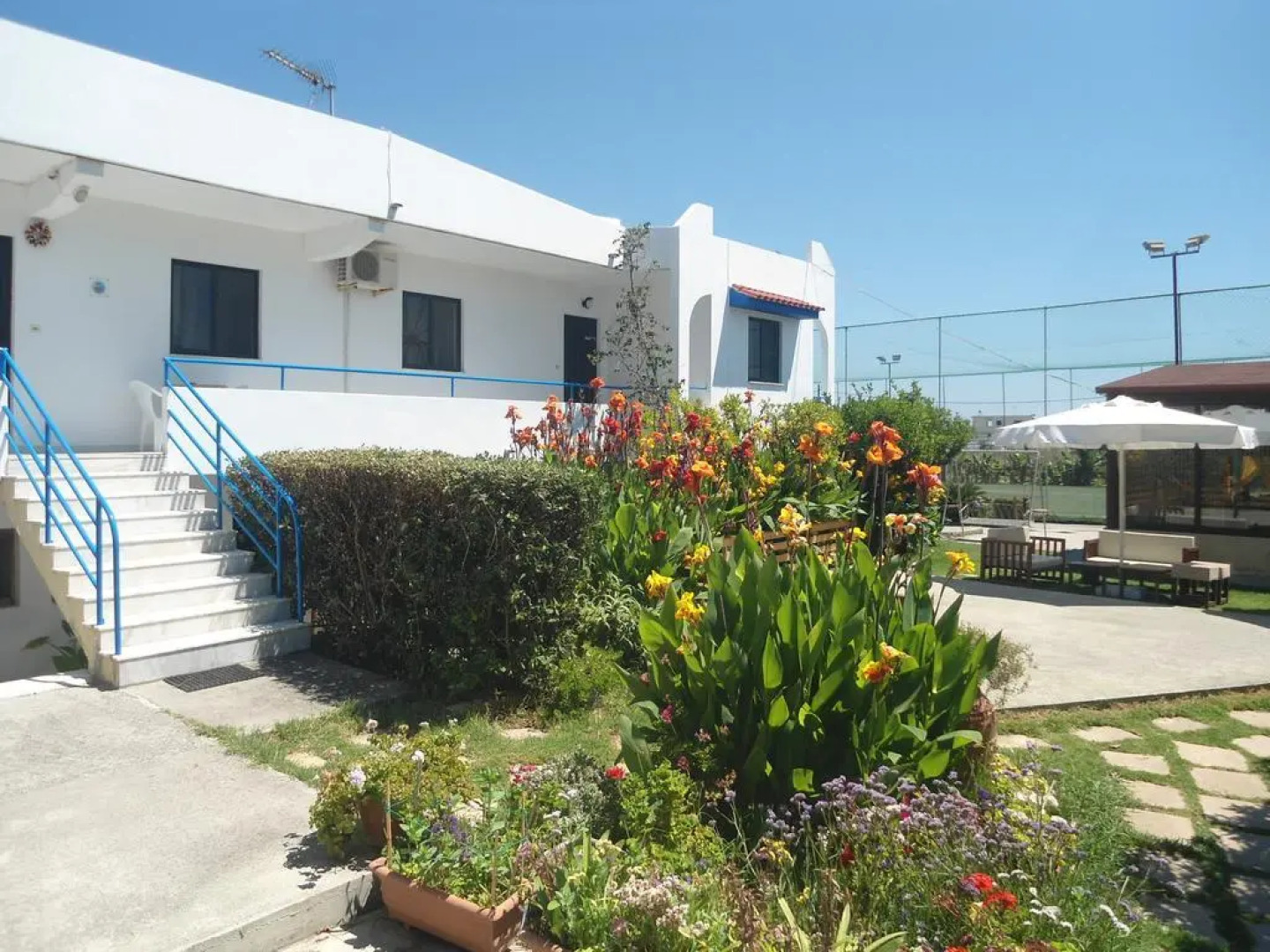 Evi Apartments And Studios