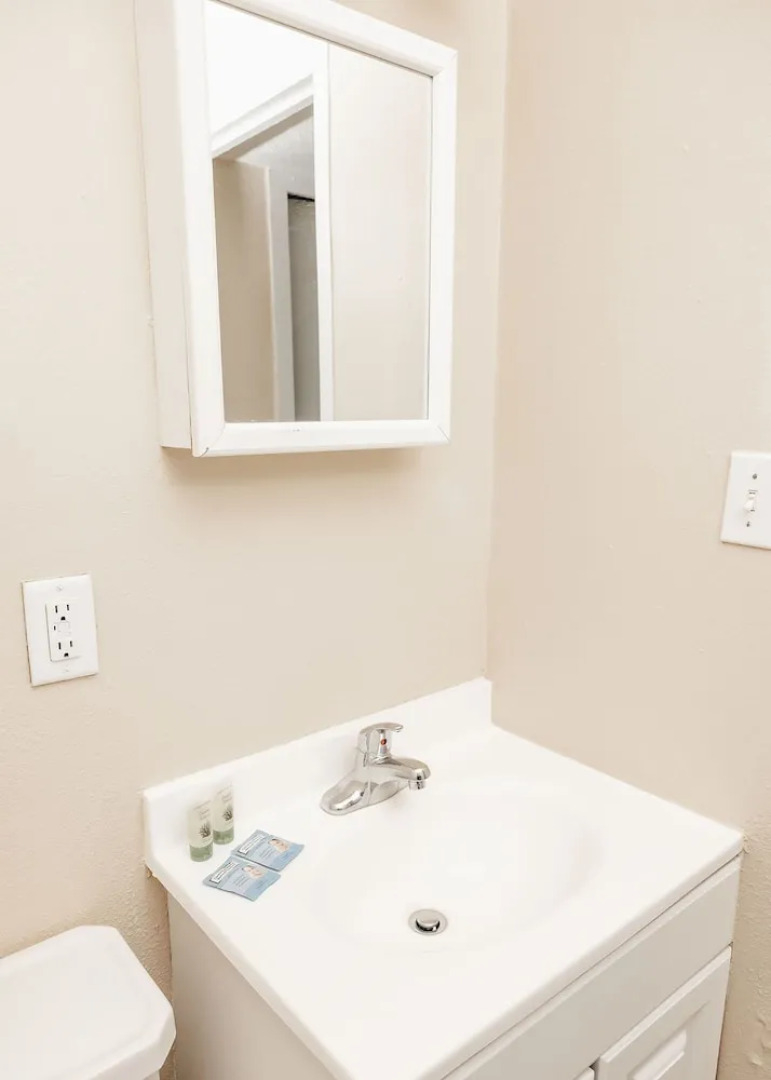 Inviting Weekend Getaway in Clayton With Pool