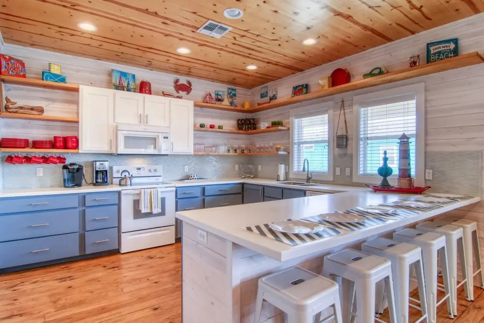 Beach Buzz 4 Bedrooms 3 Bathrooms Home