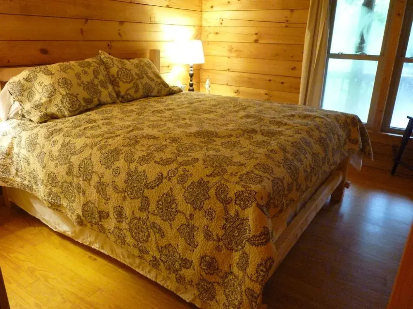 Horseshow Hideaway – Pet Friendly Cabin, 7 Minutes to TIEC