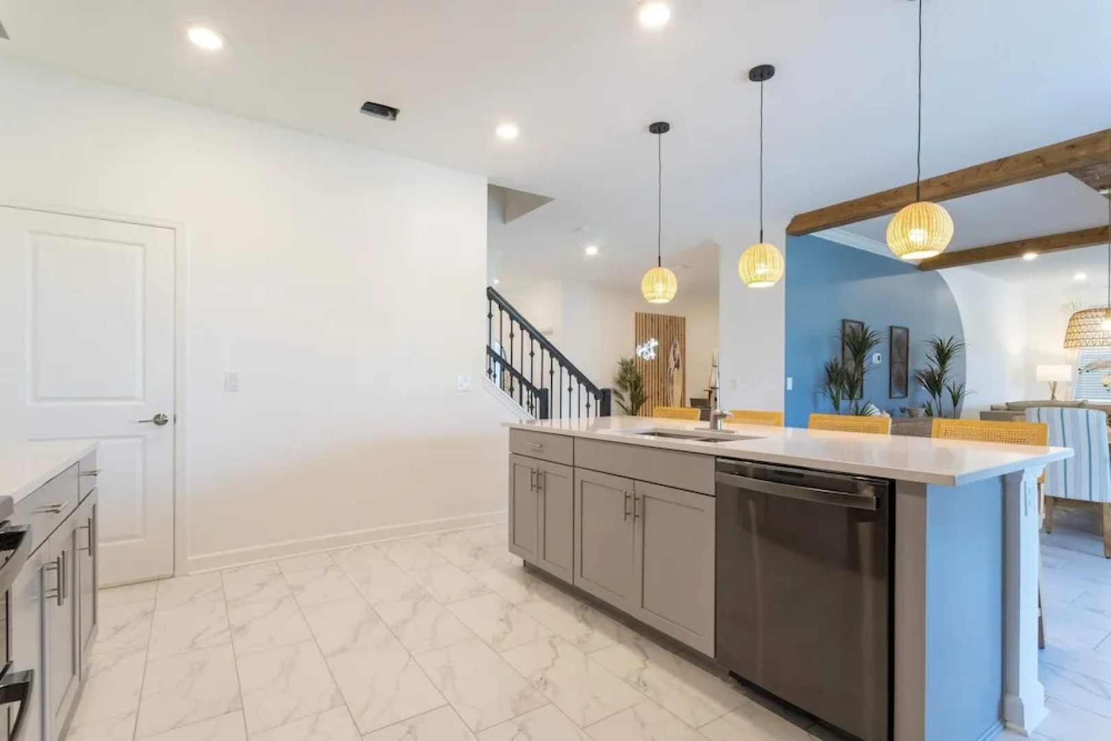 Gorgeous 8B 7BA Melbournbeach w Pool Dock Beach