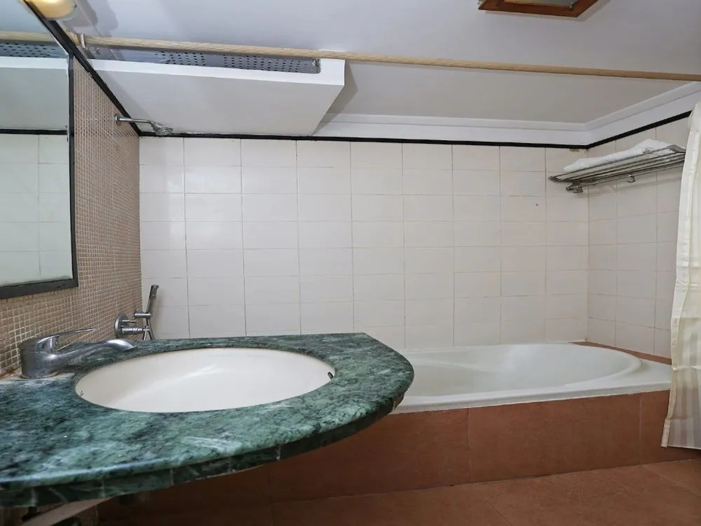 Vaccinated Staff- Capital O 3844 Hotel Kd Palace