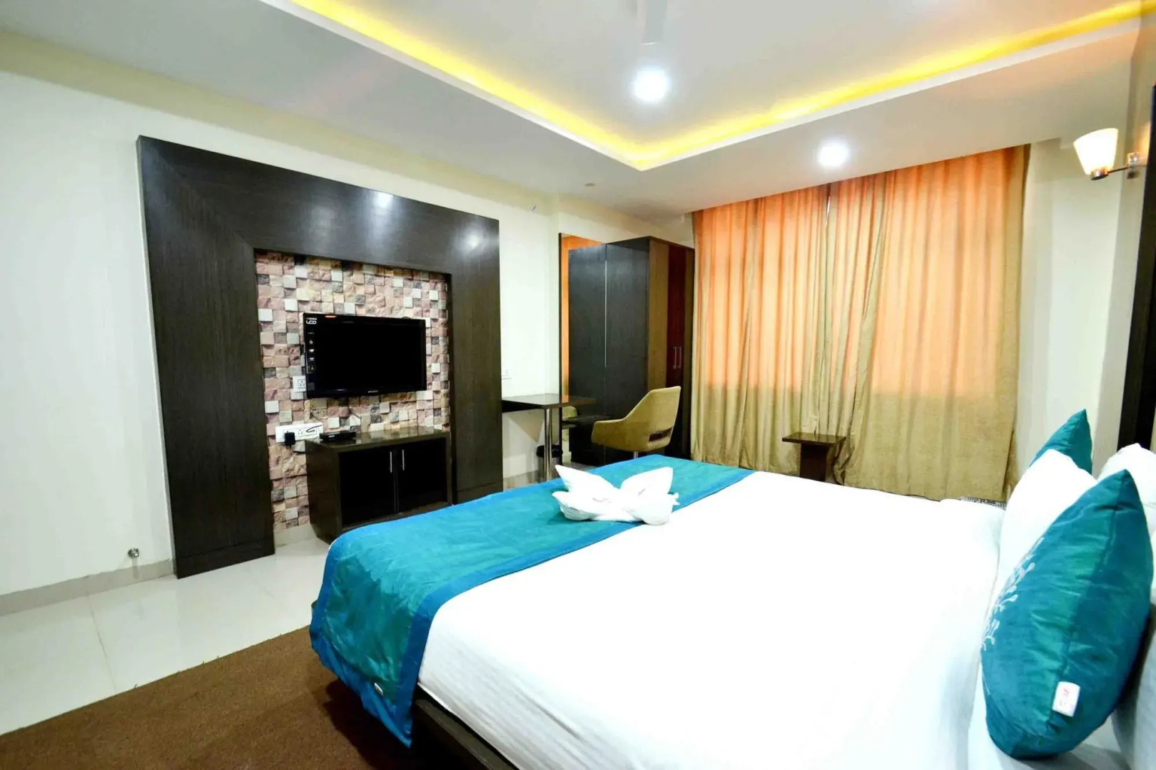 OYO Premium Alankar Circle