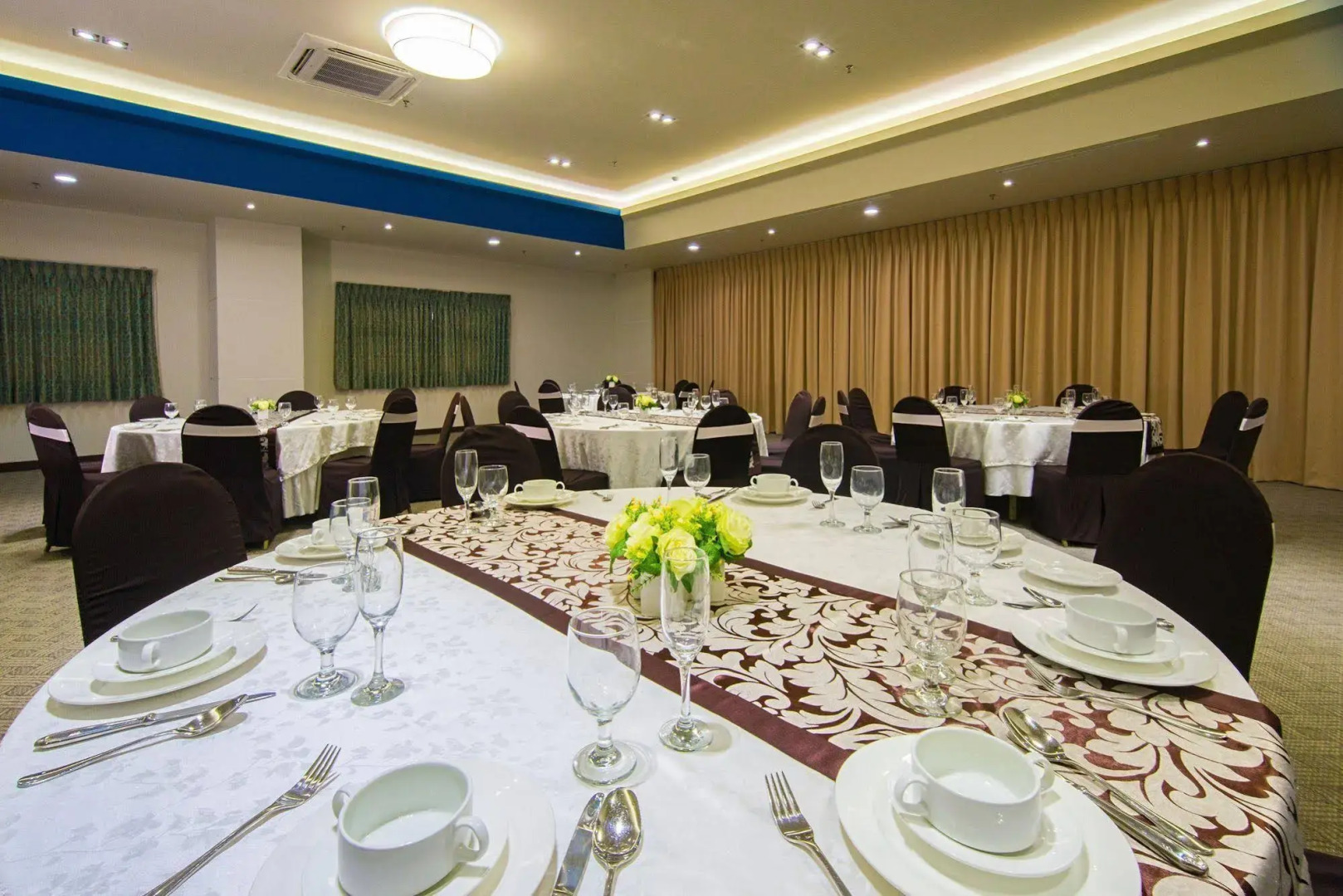 Xenia Hotel Clark - Multi Use Hotel