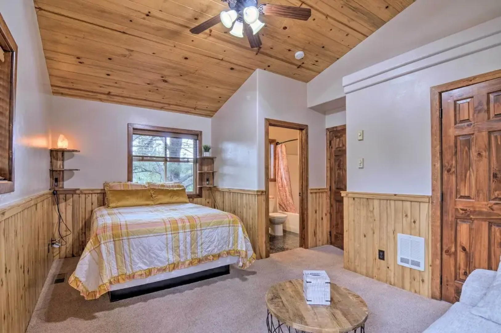 Idyllic Alton Escape ~ 37 Mi to Bryce Canyon!