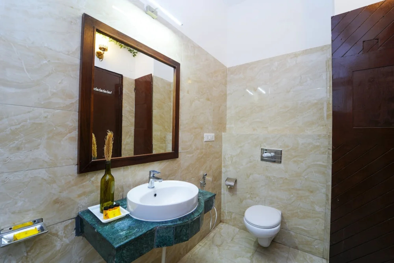 Montrose 11 Boutique