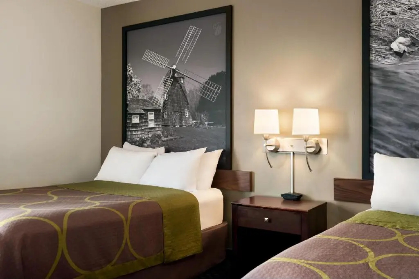 Super 8 Liverpool/ Syracuse Area