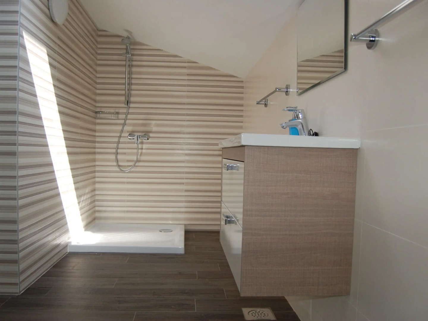 Modern holiday home with terrace,100 m distant from the sea !