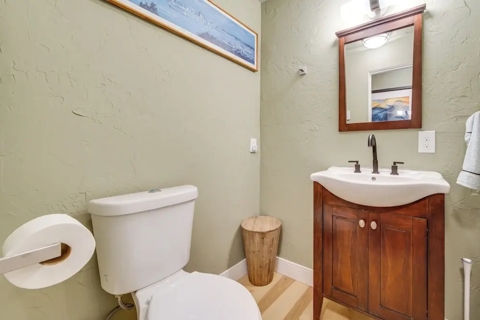 Modern Home Between Seattle, Tacoma & SEA Airport