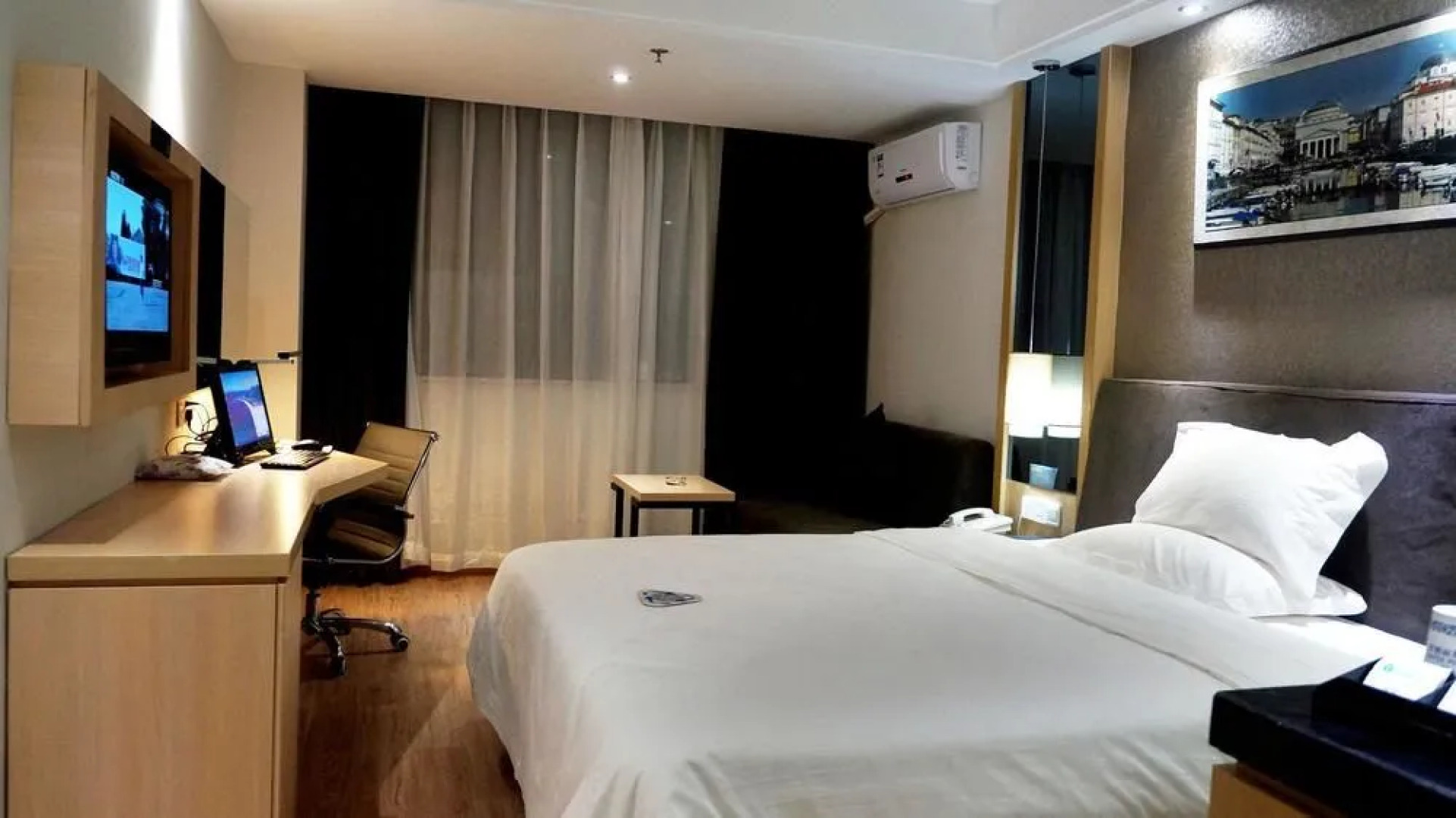 Set Hotel Xianning Hot Spring Center Bus Station