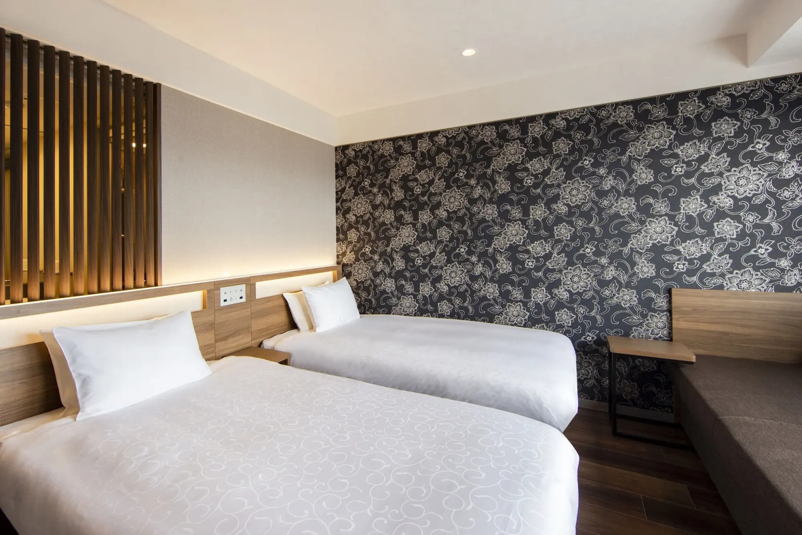 karaksa hotel grande Shin-Osaka Tower