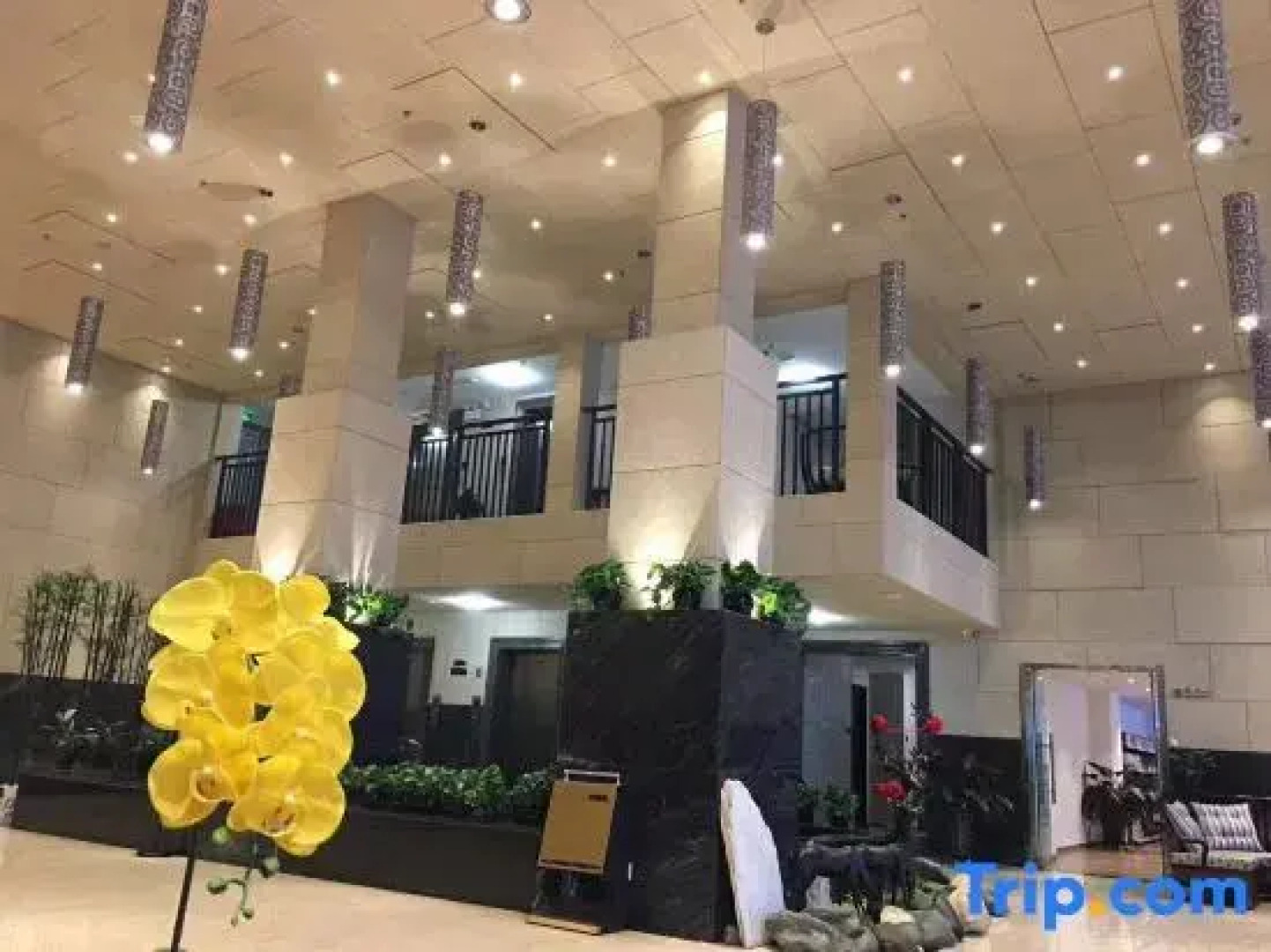 Yunpeng Sunshine Holiday Hotel