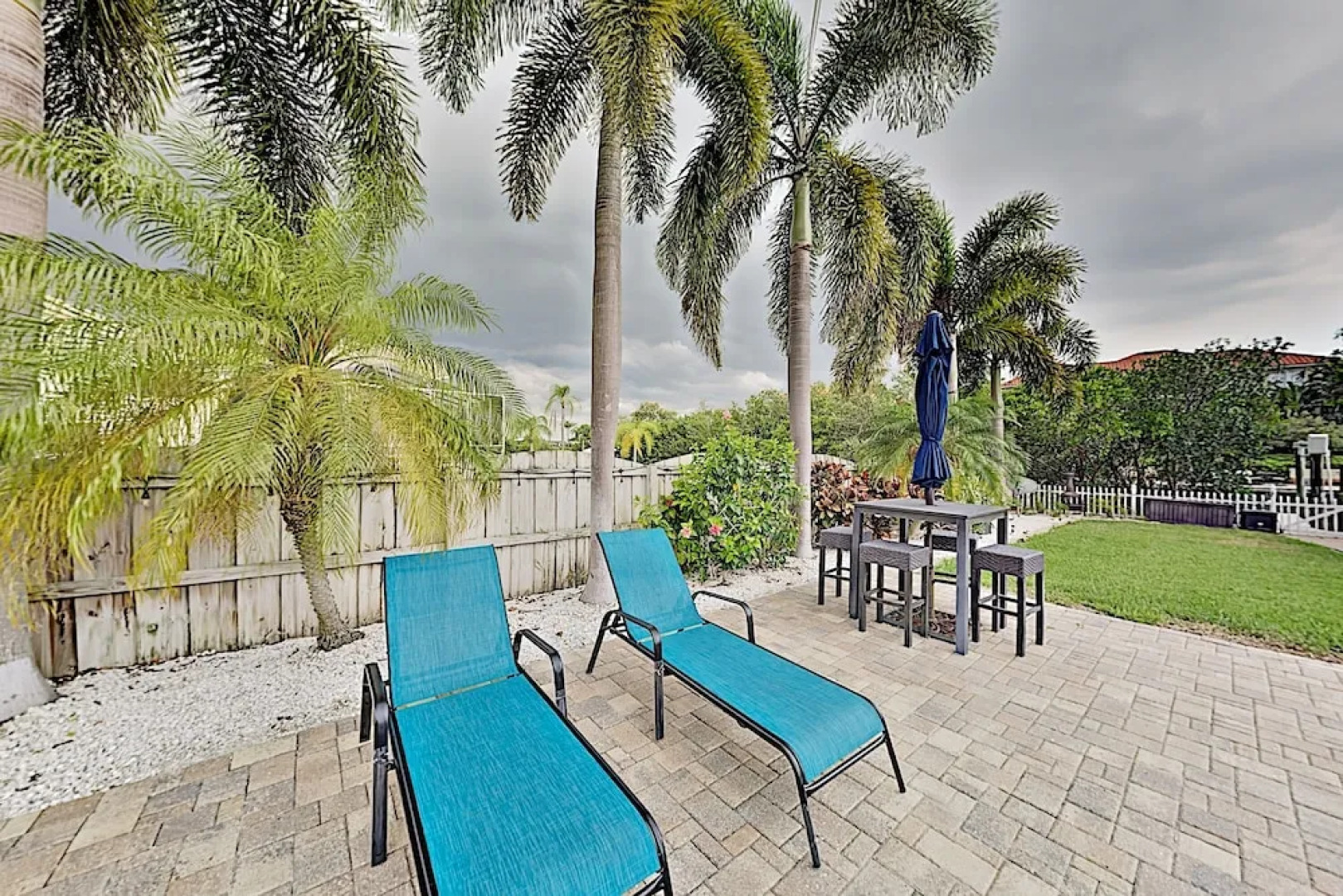 Immaculate Canal W/ Pool, Dock & Game Lounge 4 Bedroom Home
