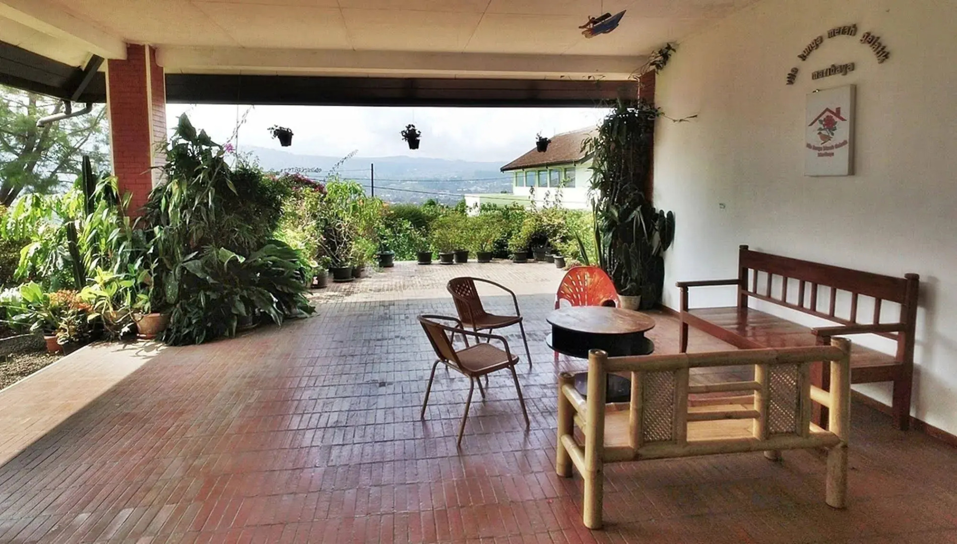 Vila Bunga Merah Gelatik