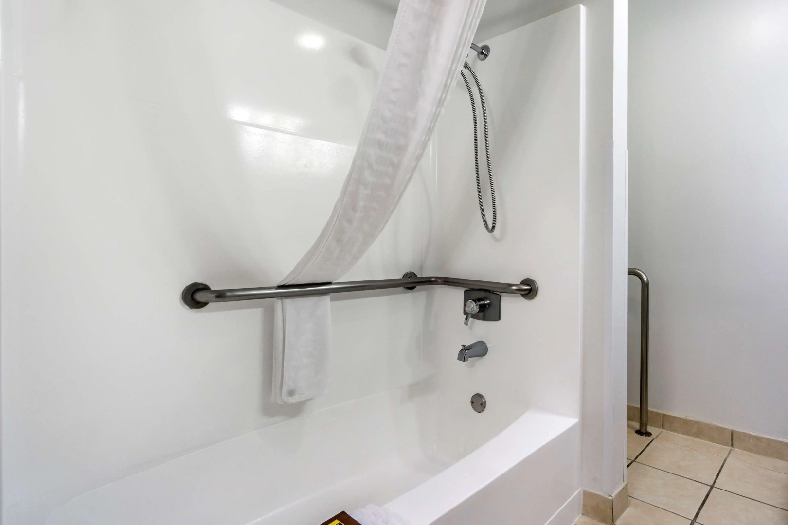 Best Western Plus Lake Front Hotel