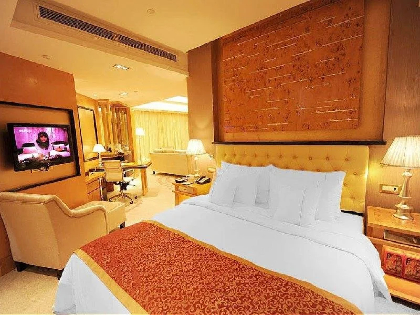 Huasheng Jiangquan Hotel & Town