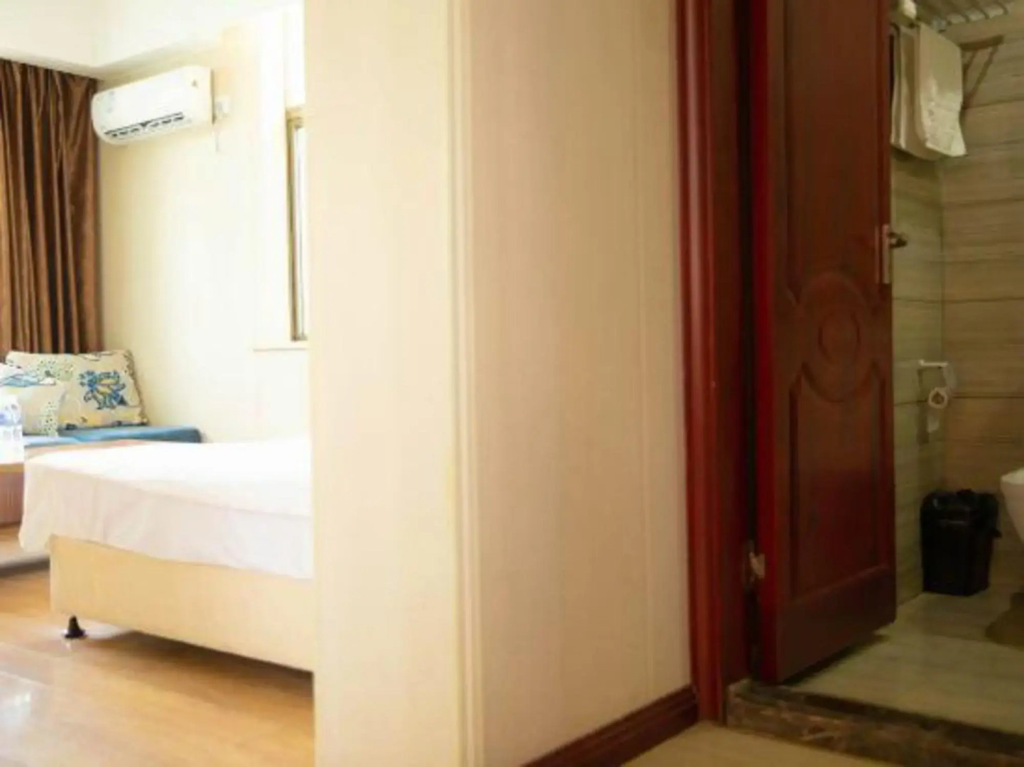 V9 Holiday Chain Hotel (Yingcheng Hanyi)