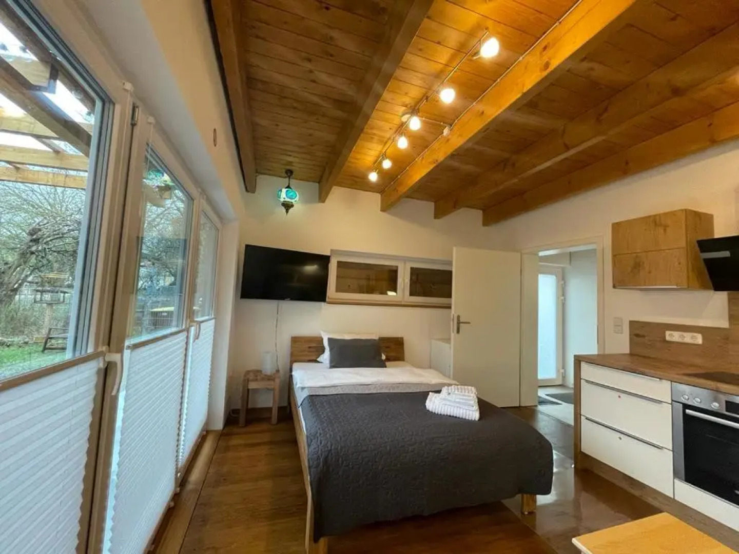 Ferienwohnung im Stadtzentrum von Bernau - Komfortable Wohnung mit 2 Zimmern, Bad, Spülmaschine, Waschmaschine, komplette Küche, WLAN, Terrasse, ruhige Lage