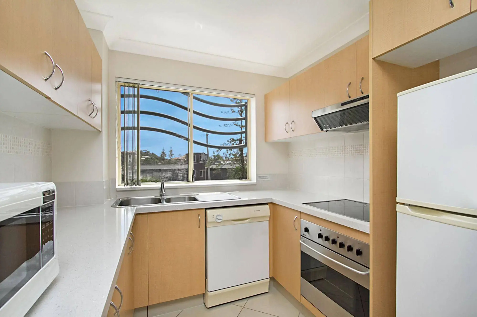 Golden Riviera Beach Resort