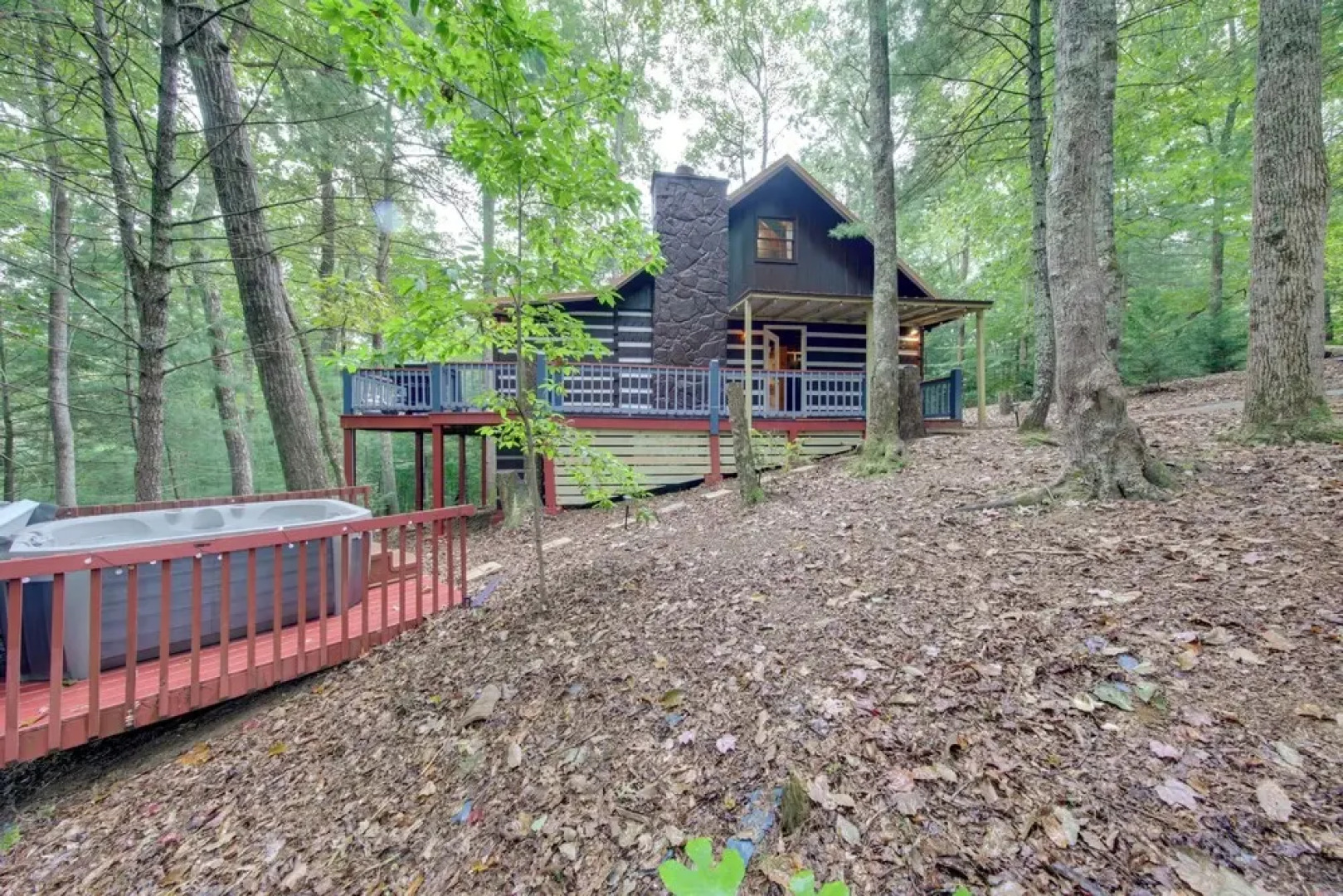 Charming Blue Ridge Mountain Cabin w/ Hot Tub
