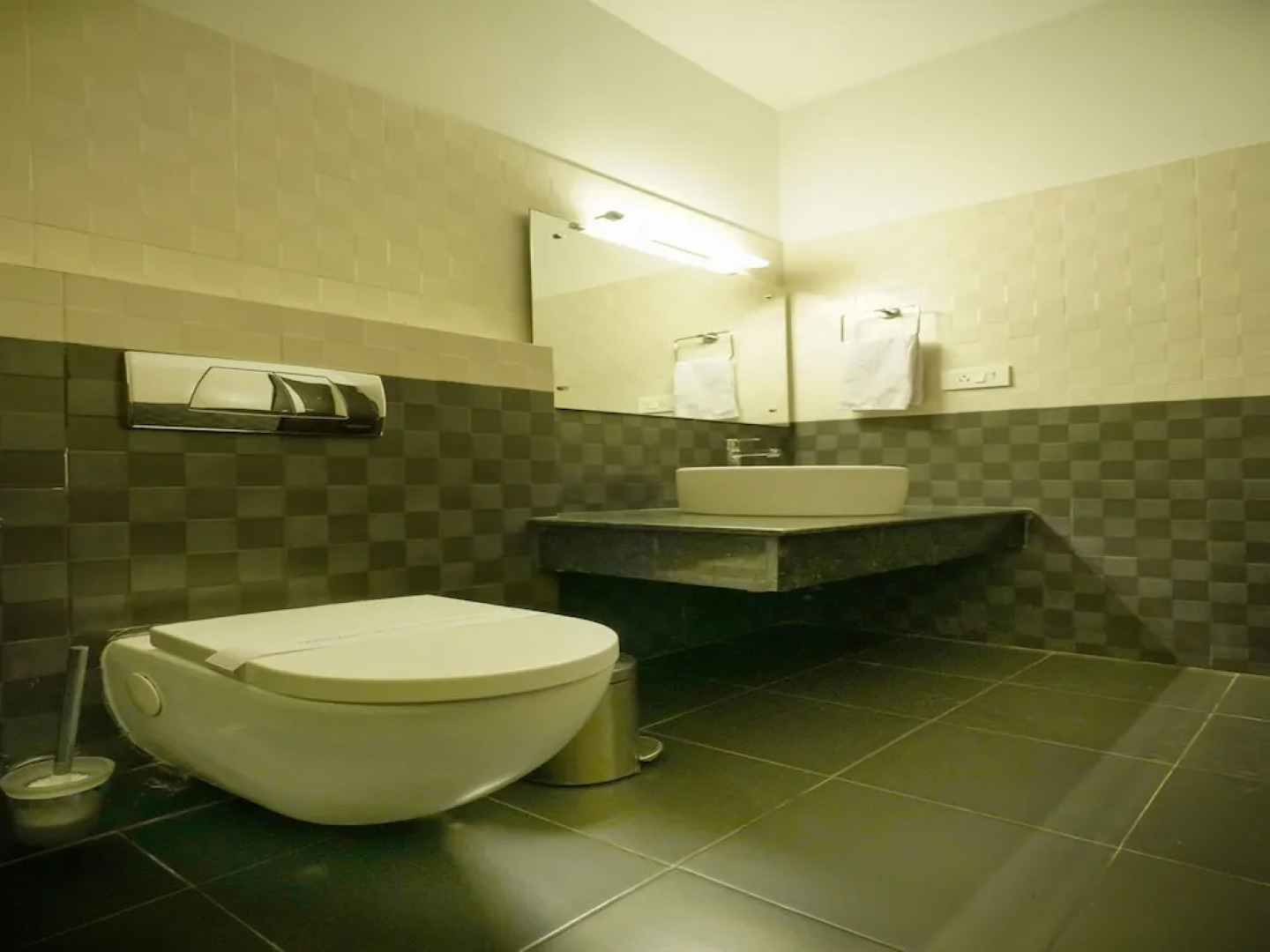 Mookkannoor Tourist Home by OYO Rooms