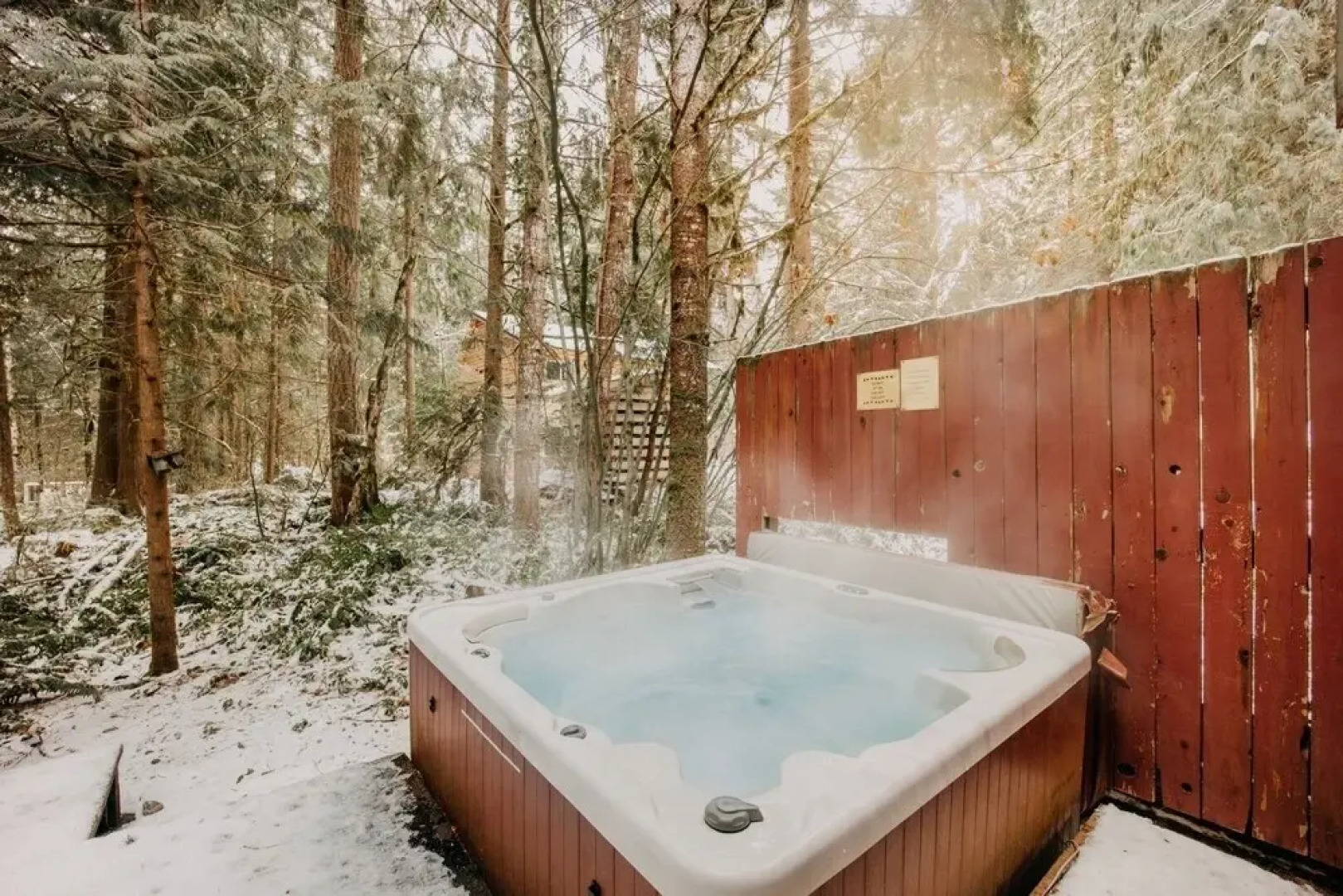 63mbr - Hot Tub - Bbq - Pets Ok - Wifi - Sleeps 6 2 Bedroom Home by RedAwning