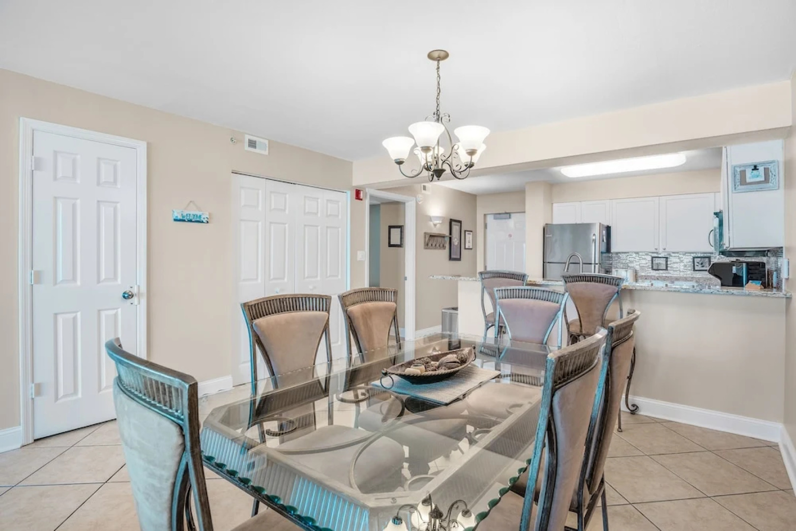 Pelican Beach Resort by Colasan