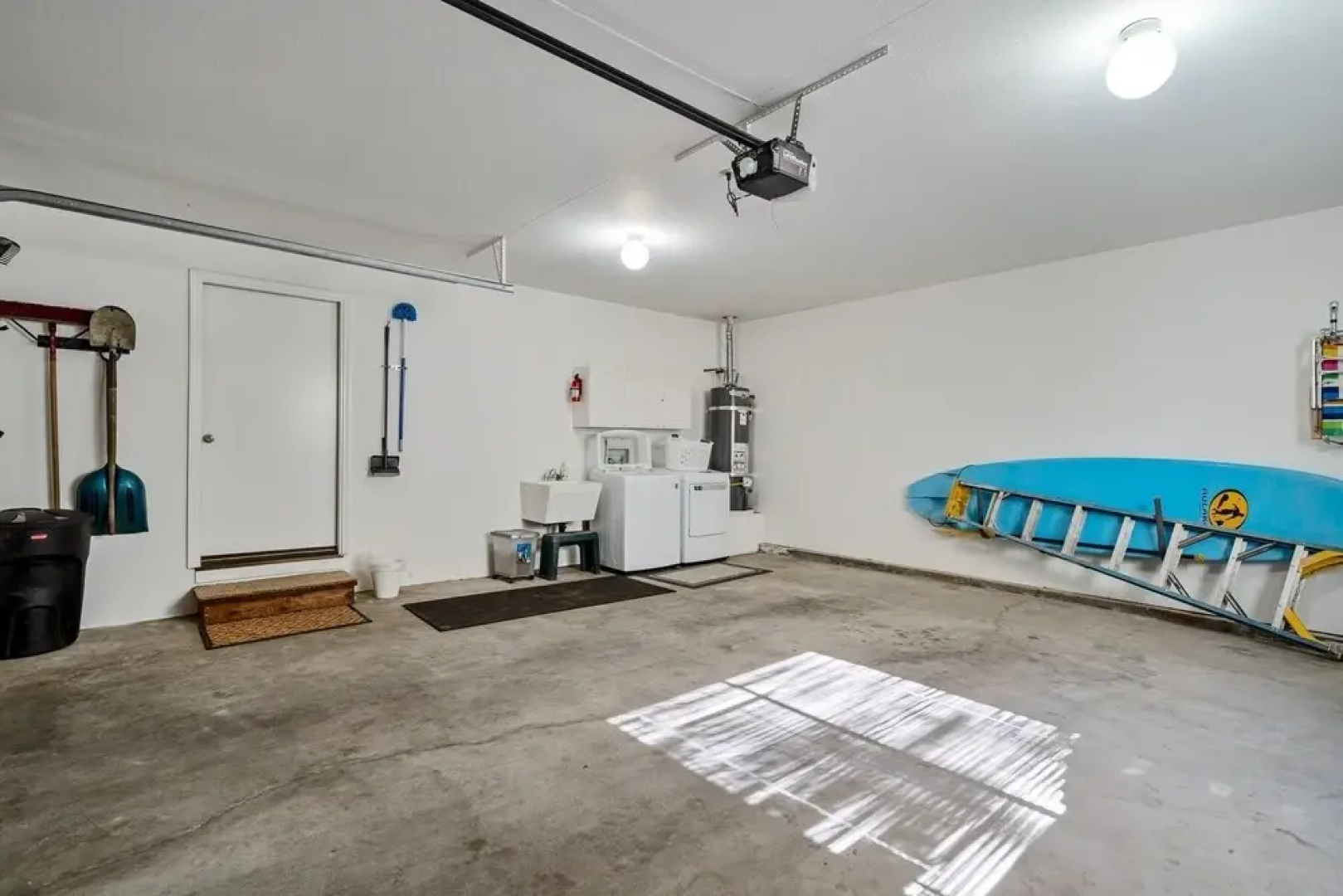 Wolf Den - Check out the Beach, Country Club, Golf Course Enjoy the Wifi, Central Heat and Air Conditioning. Near Yosemite by Redawning