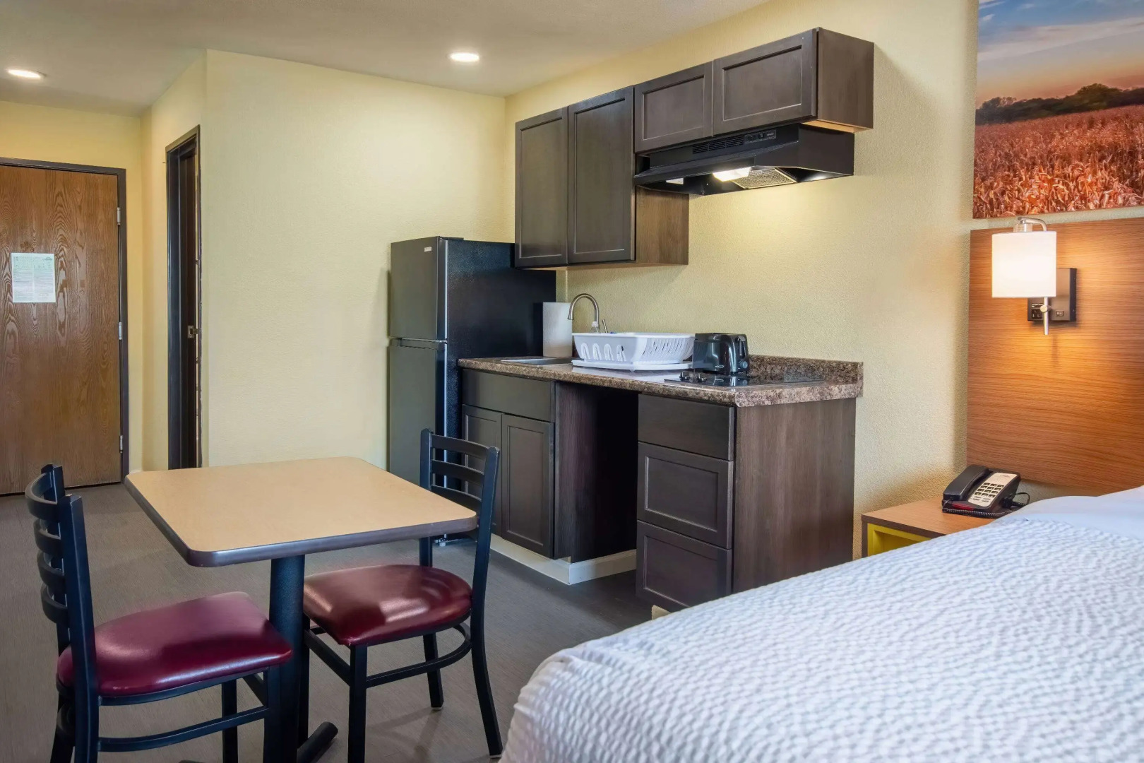 Days Inn by Wyndham Evansdale Waterloo