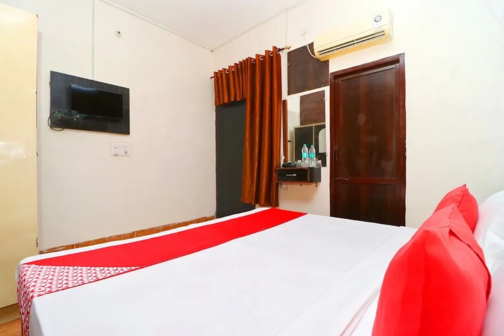 Oyo 37097 Raj Apartments