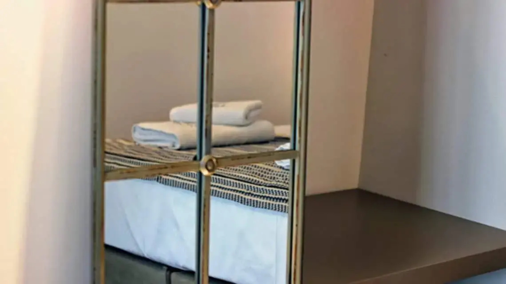 Theros Villas & Suites