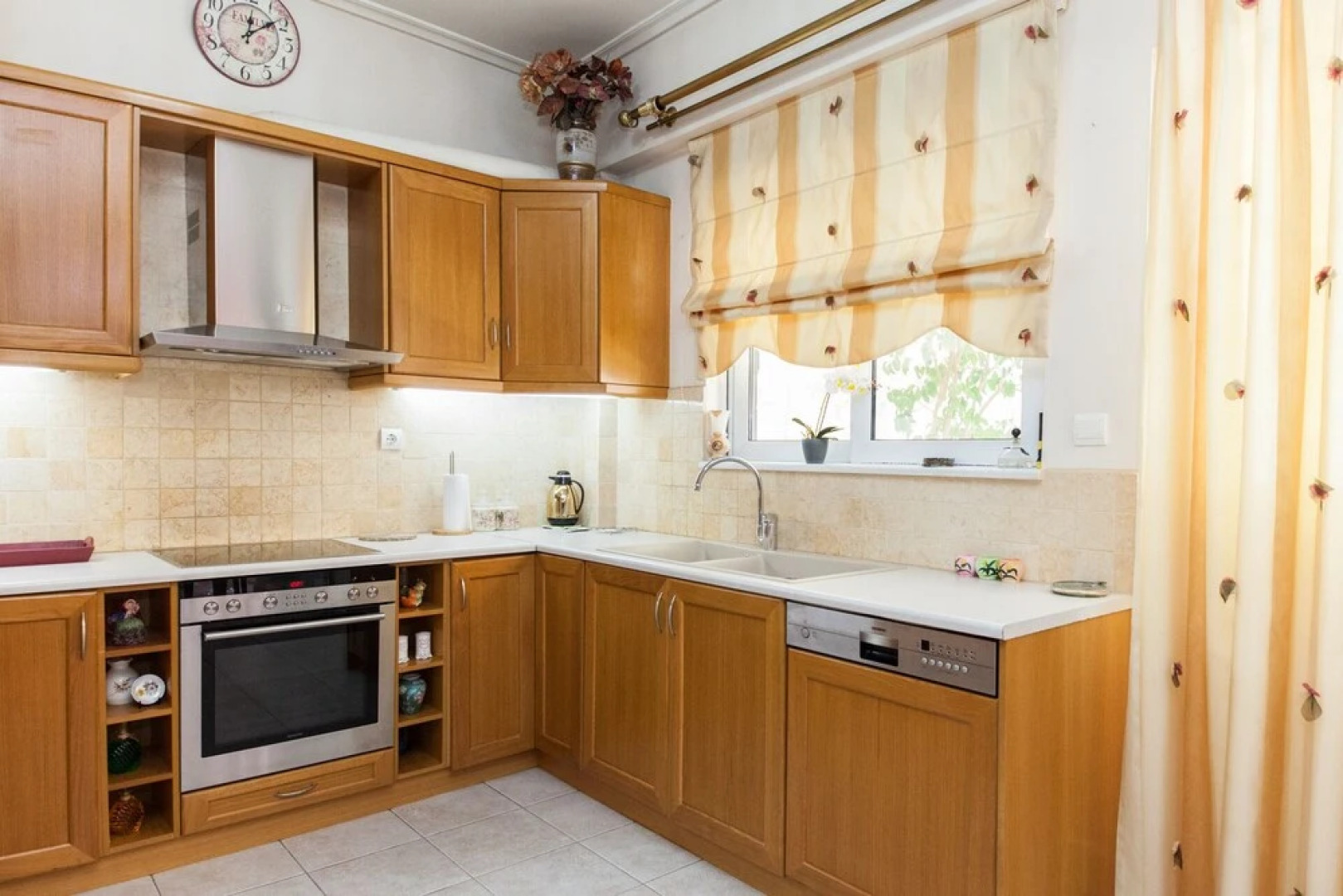 Deluxe 2 Bedroom apt in Petroupoli