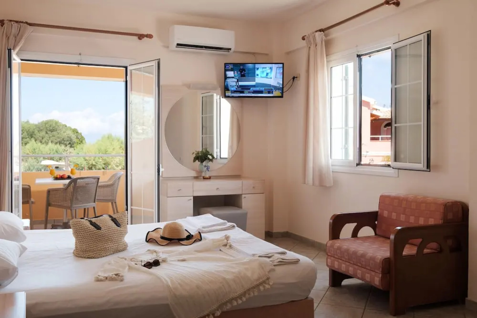 Canal d'Amour Makris Apartments