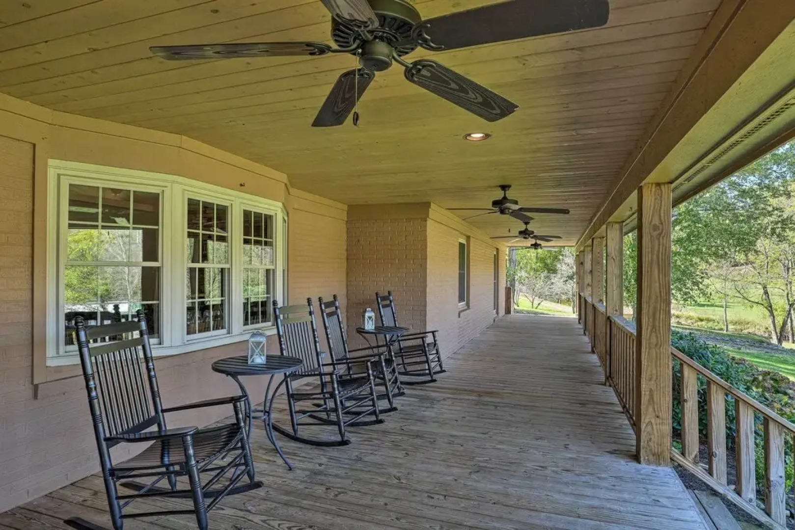 Game Room, Theater + Deck: Burnsville Cabin!