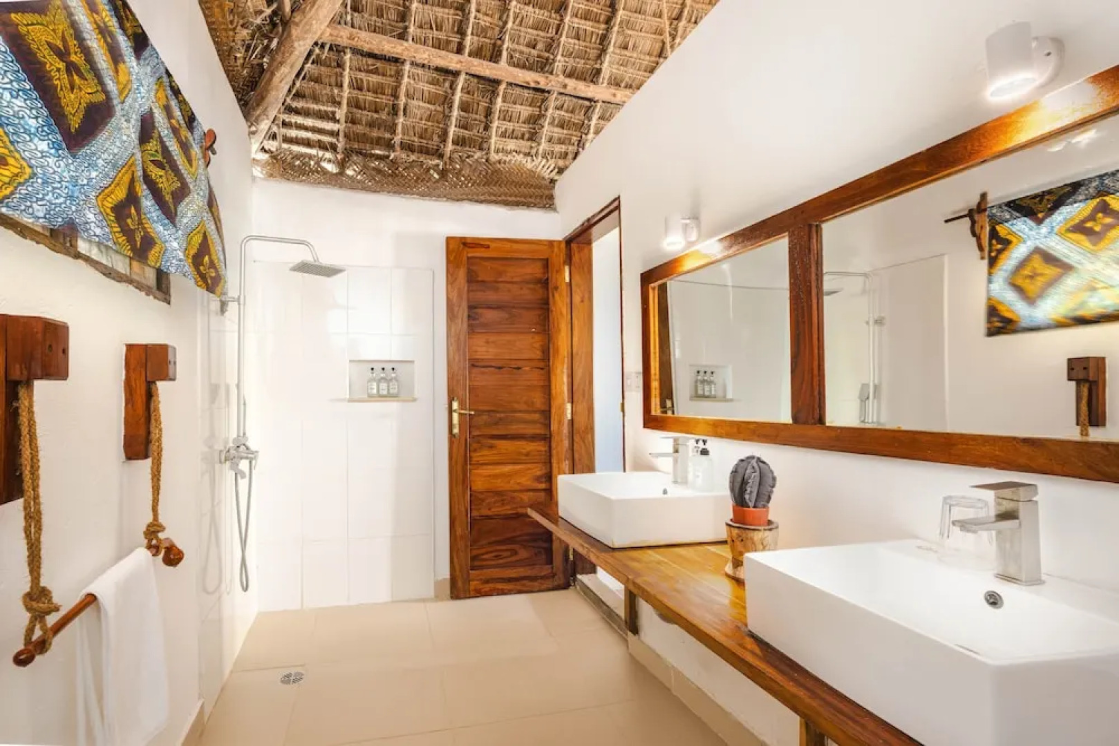 Shanuo Beach Bungalows