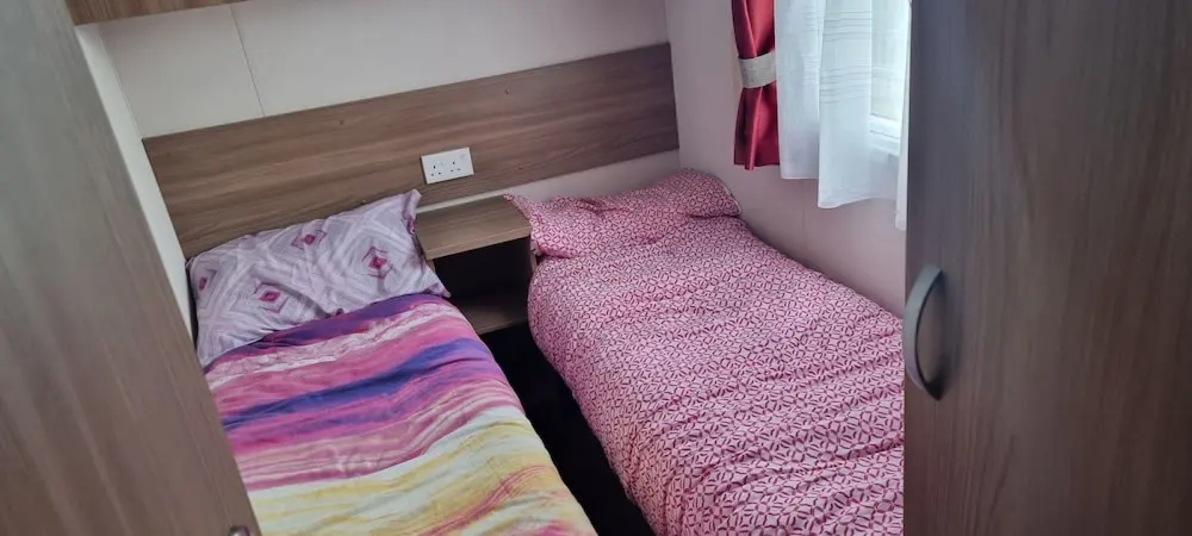 Lovely 8 Berth Direct Beach Access