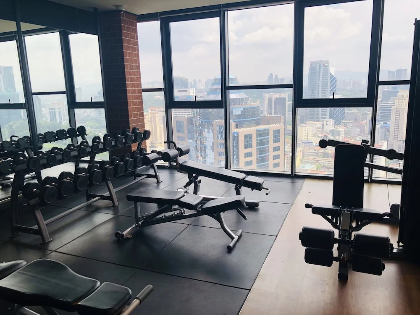 Ceylonz Suites by Roomy