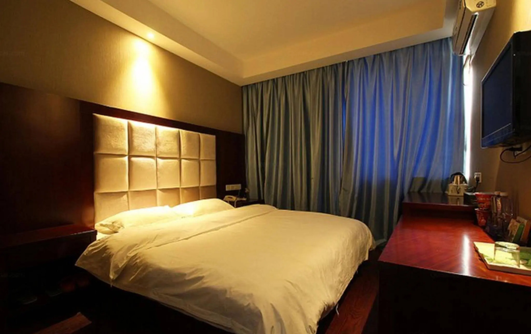 Guilin Hotel Chain Guests 0746