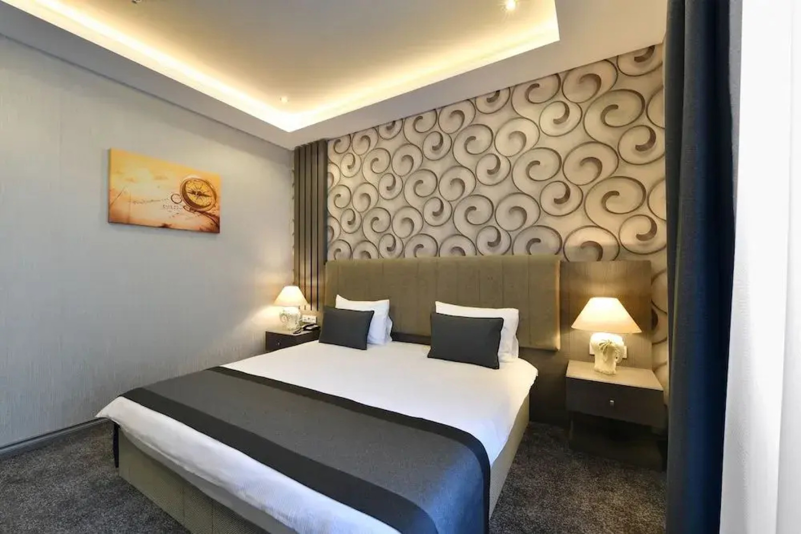 D'Lux Boutique Hotel