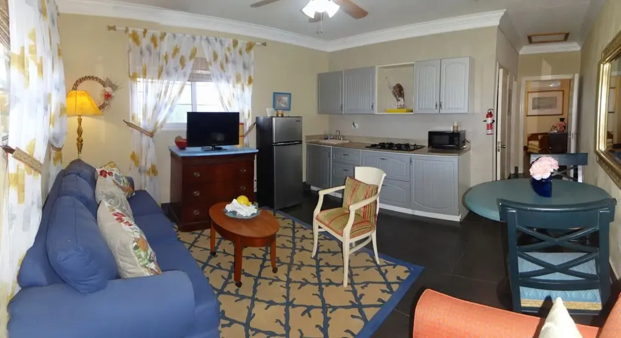 Rollezz Villas Beach Resort